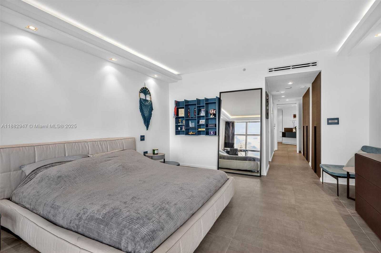 Small Image of 3000 ISLAND BLVD #906, Aventura Number 25