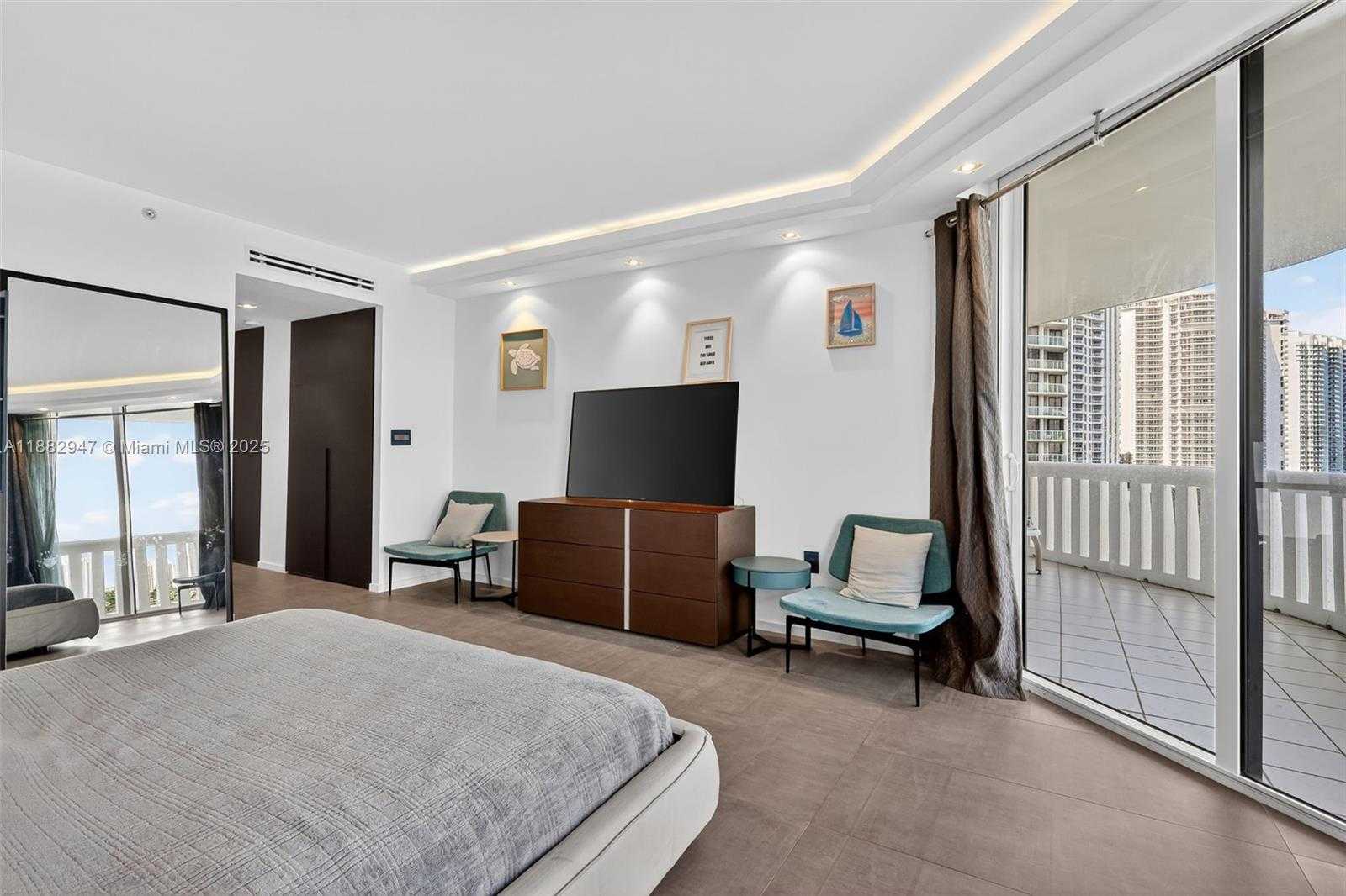 Small Image of 3000 ISLAND BLVD #906, Aventura Number 26