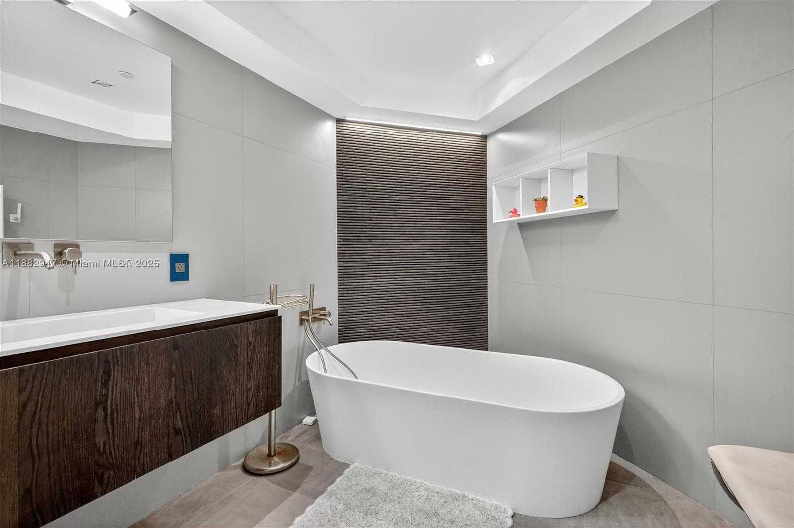 Small Image of 3000 ISLAND BLVD #906, Aventura Number 30