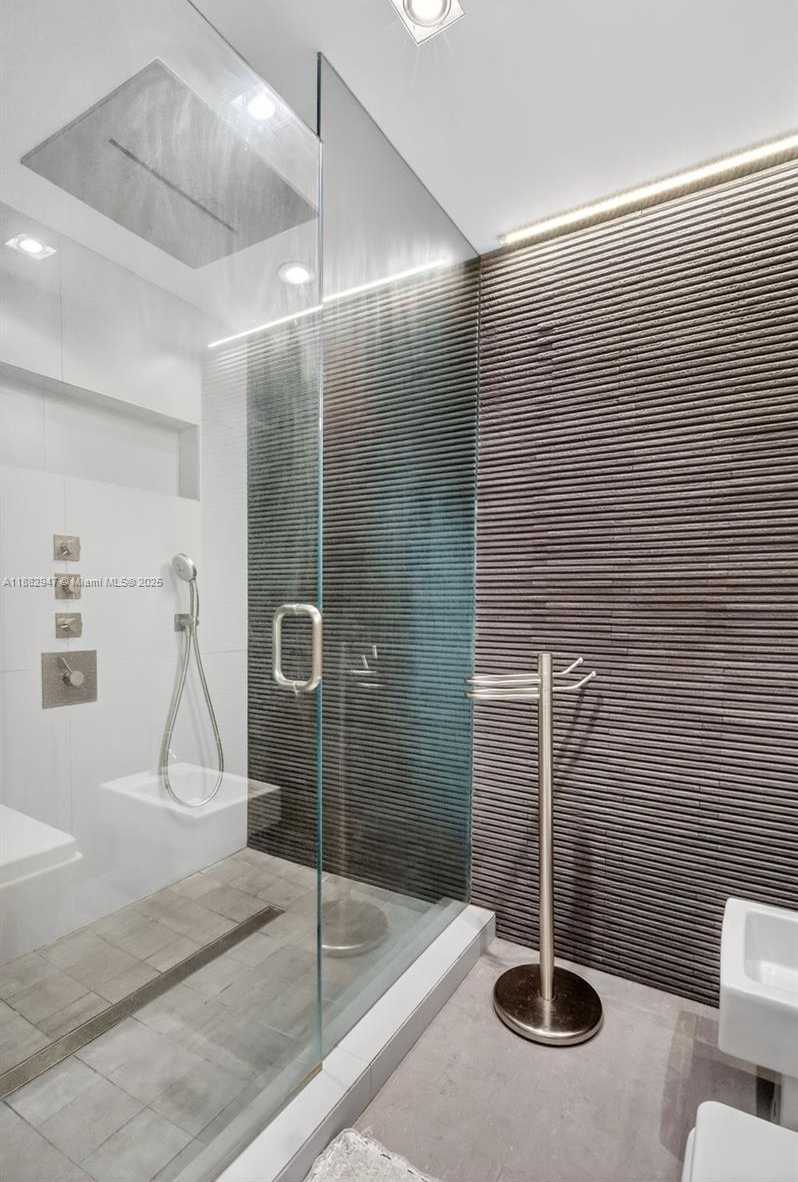 Small Image of 3000 ISLAND BLVD #906, Aventura Number 33