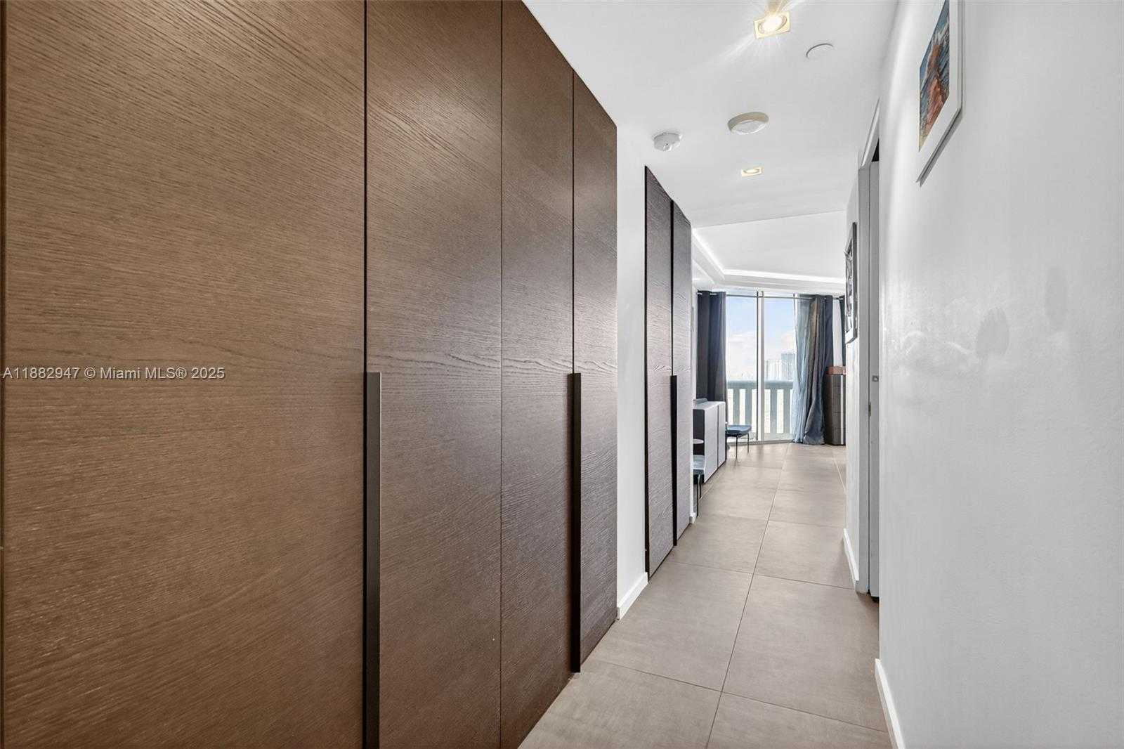 Small Image of 3000 ISLAND BLVD #906, Aventura Number 34