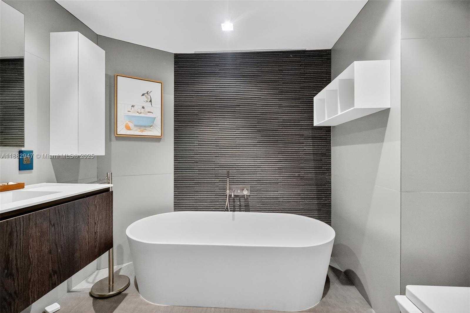 Small Image of 3000 ISLAND BLVD #906, Aventura Number 36