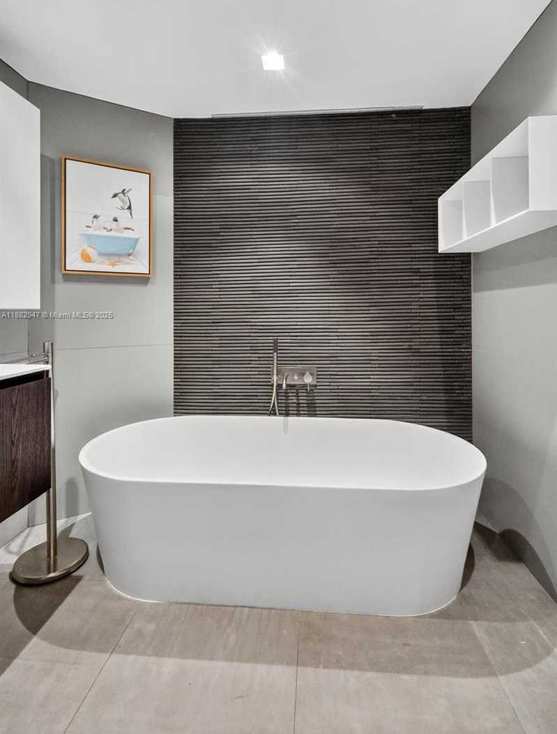 Small Image of 3000 ISLAND BLVD #906, Aventura Number 37