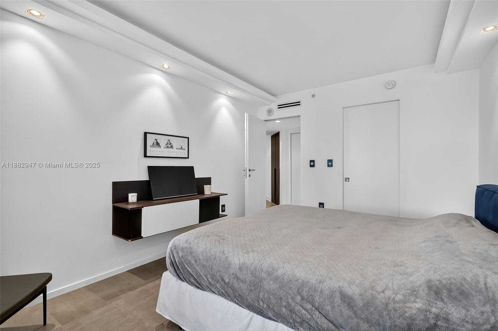 Small Image of 3000 ISLAND BLVD #906, Aventura Number 44