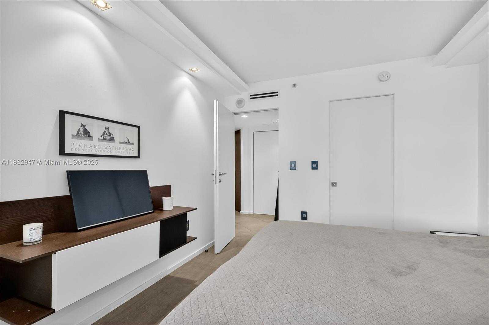 Small Image of 3000 ISLAND BLVD #906, Aventura Number 45