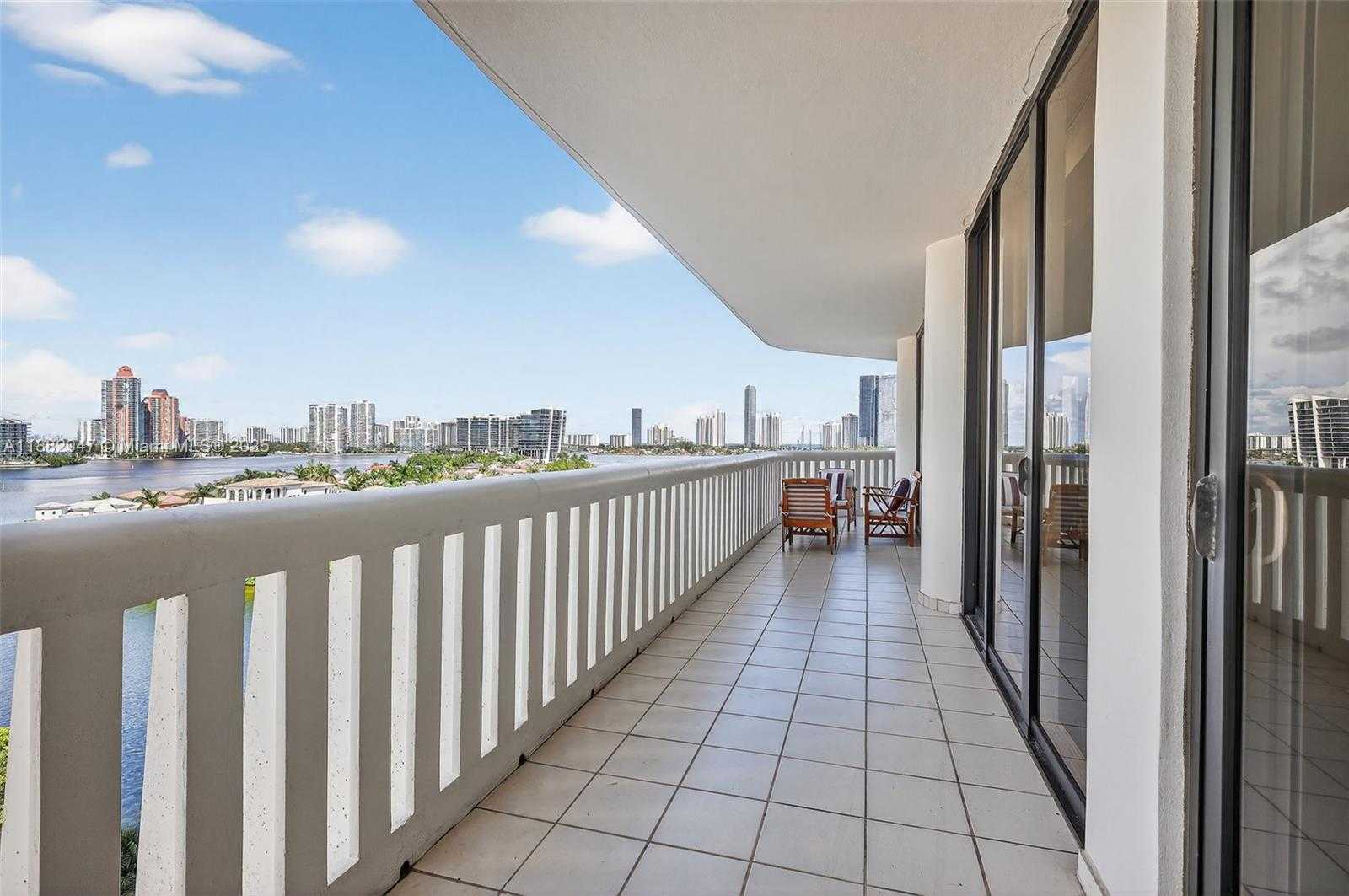 Small Image of 3000 ISLAND BLVD #906, Aventura Number 46