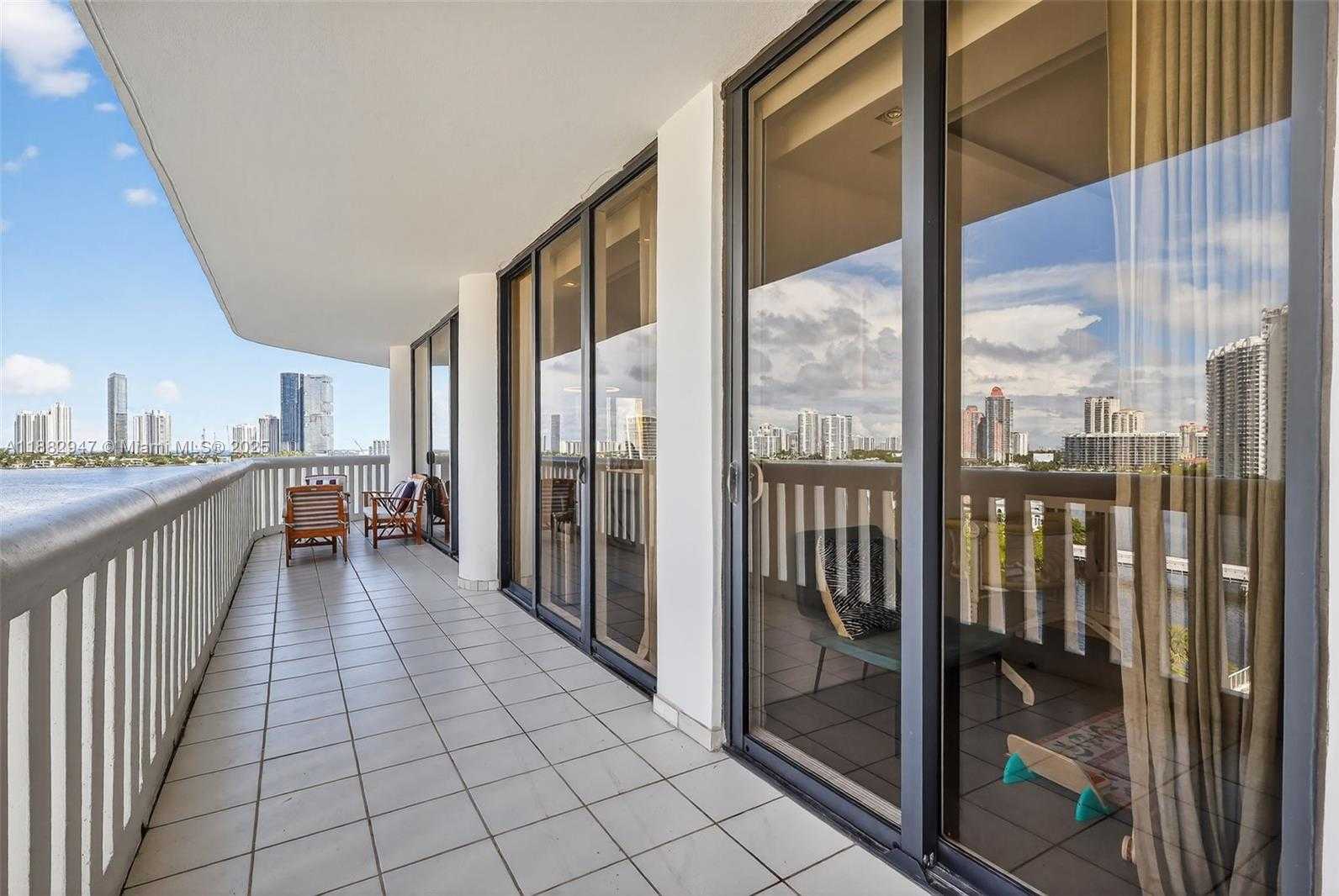 Small Image of 3000 ISLAND BLVD #906, Aventura Number 47