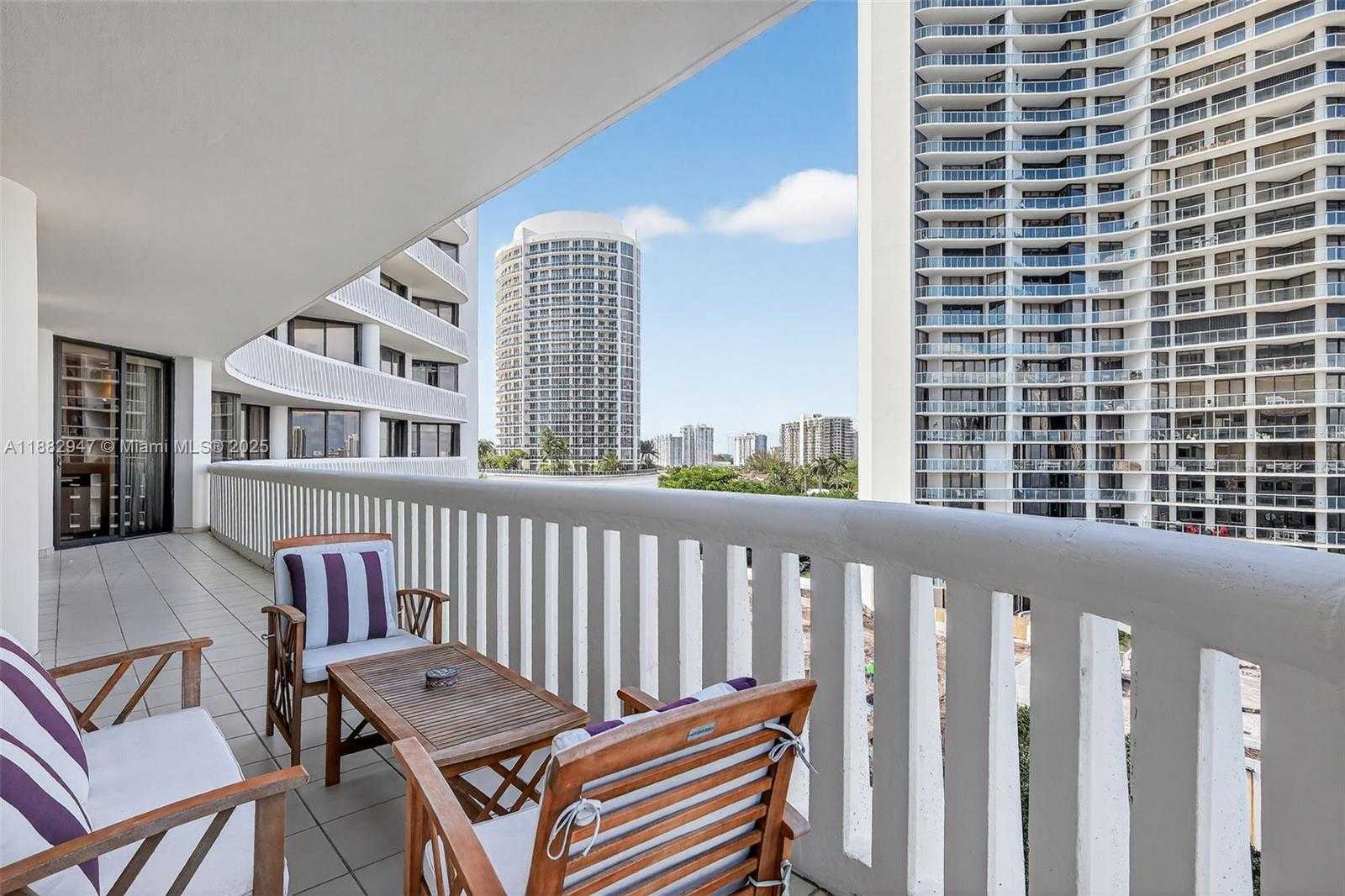 Small Image of 3000 ISLAND BLVD #906, Aventura Number 48
