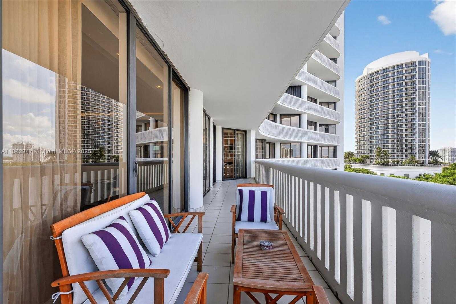 Small Image of 3000 ISLAND BLVD #906, Aventura Number 49