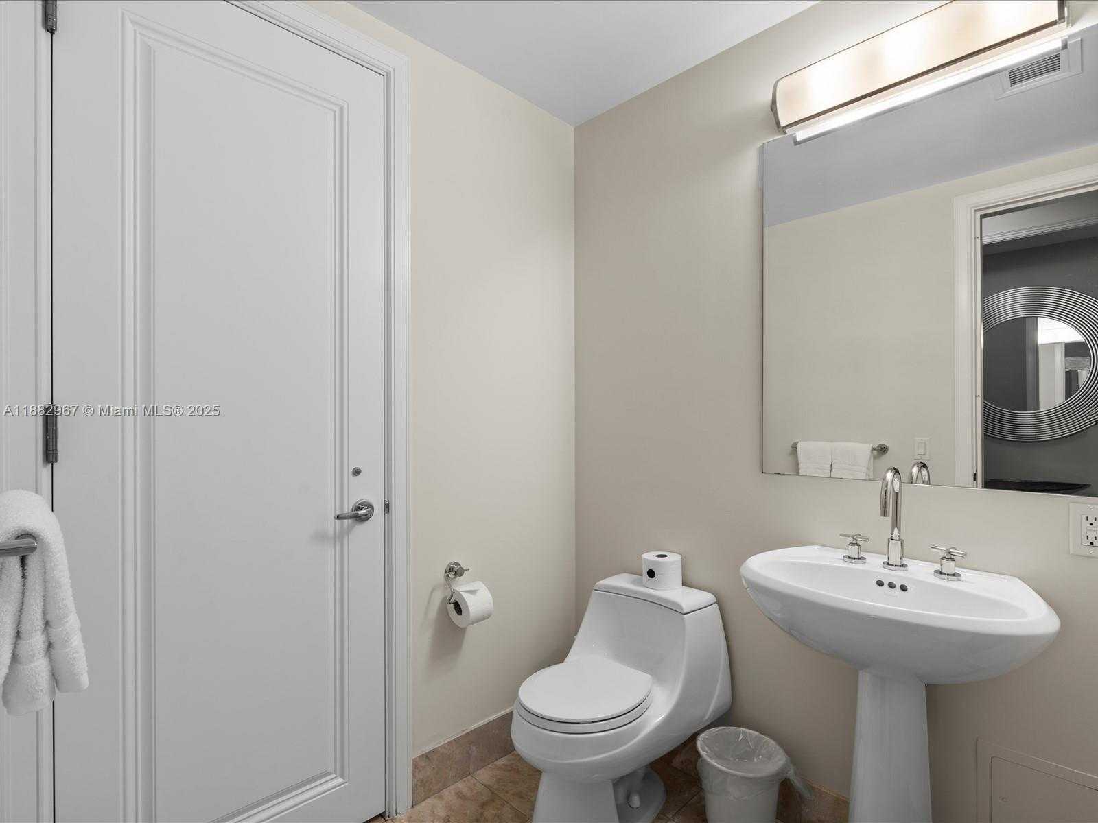 Small Image of 1435 BRICKELL AVE #3212, Miami Number 19