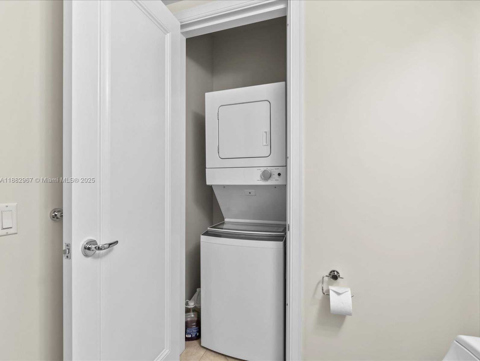 Small Image of 1435 BRICKELL AVE #3212, Miami Number 20