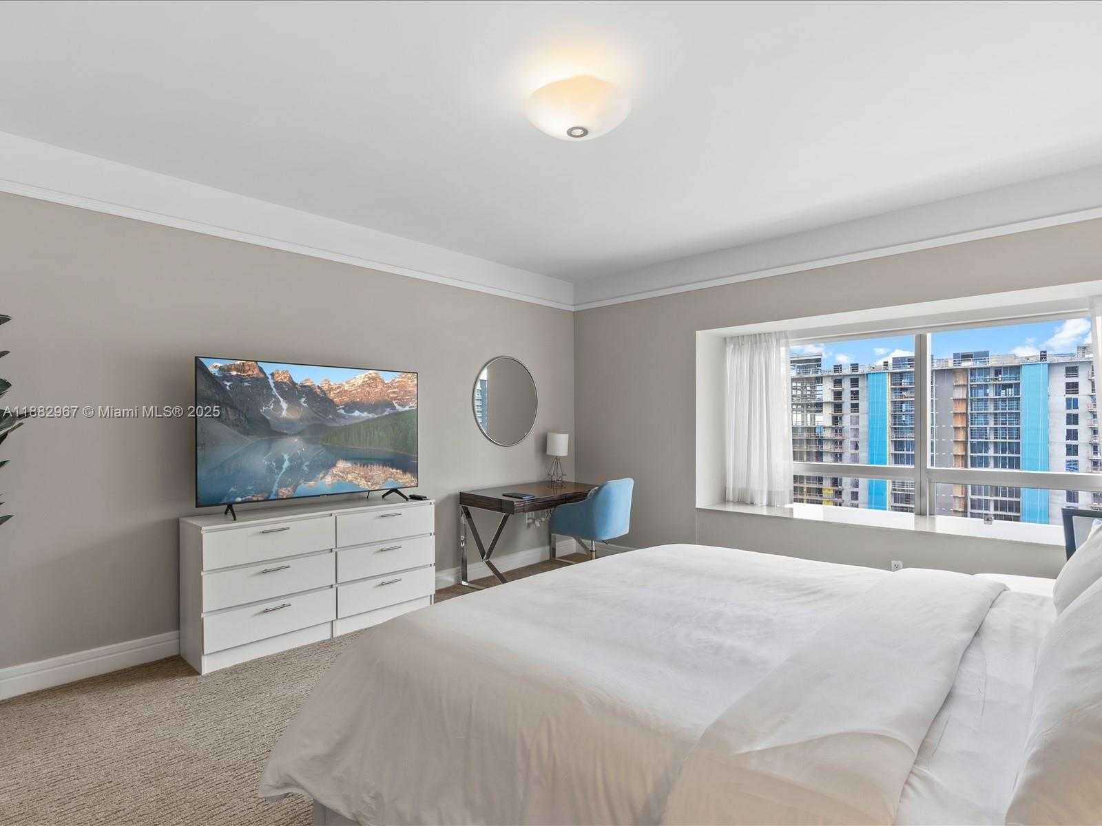 Small Image of 1435 BRICKELL AVE #3212, Miami Number 22