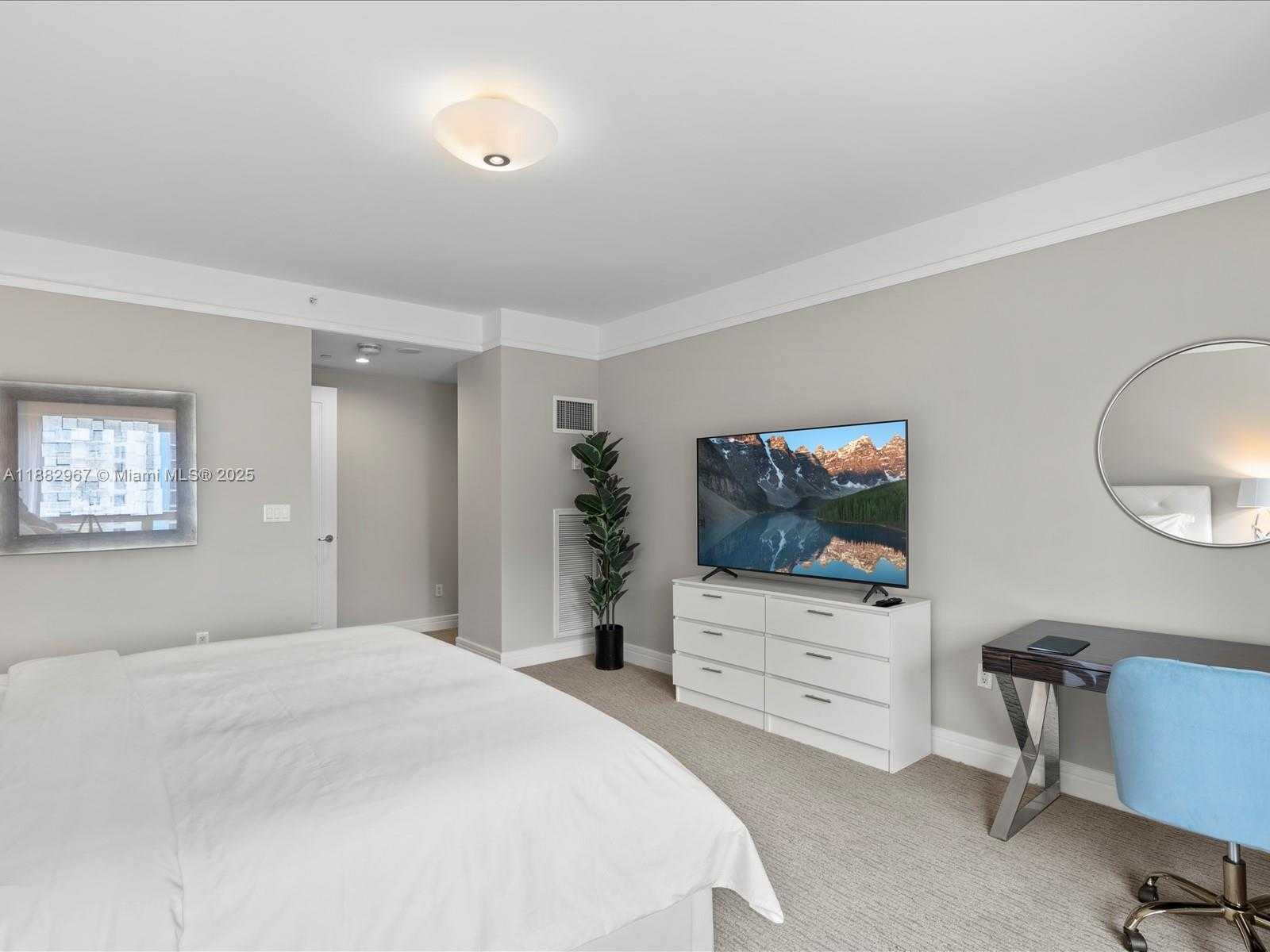 Small Image of 1435 BRICKELL AVE #3212, Miami Number 23