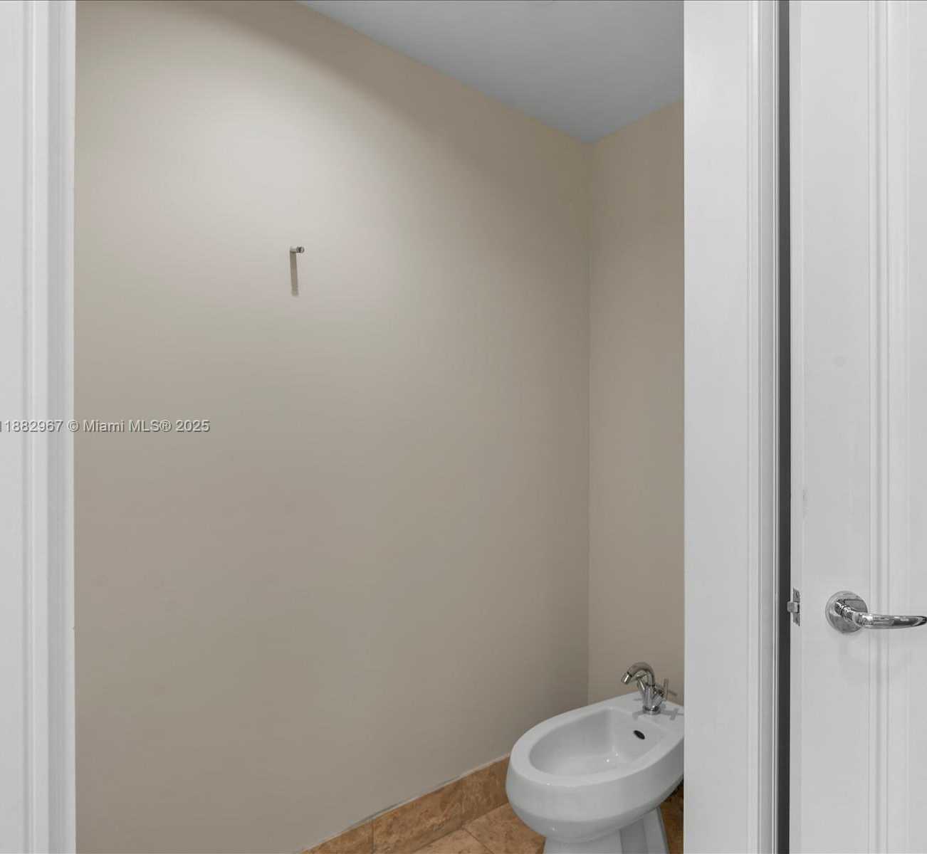 Small Image of 1435 BRICKELL AVE #3212, Miami Number 29
