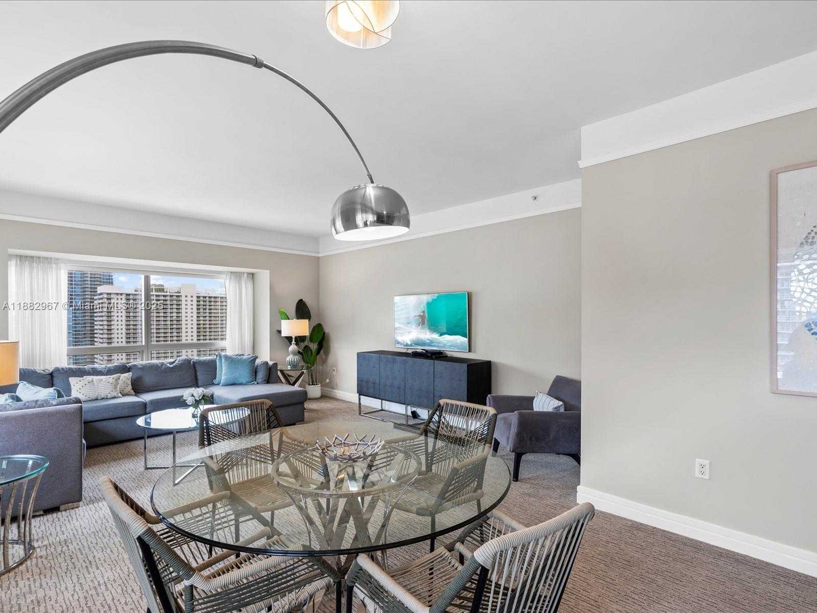 Small Image of 1435 BRICKELL AVE #3212, Miami Number 7