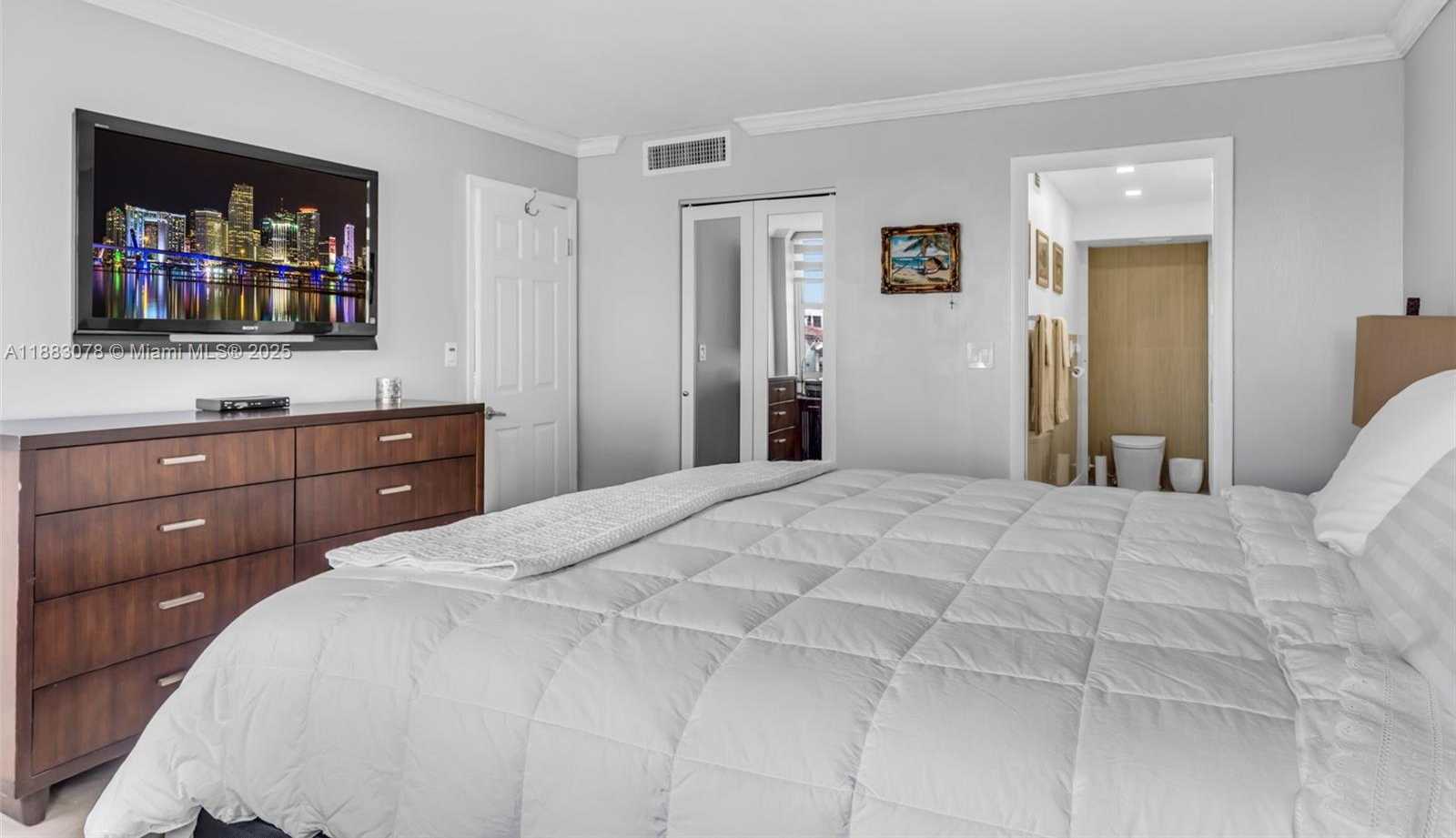 Small Image of 5838 COLLINS AVE #6H, Miami Beach Number 14