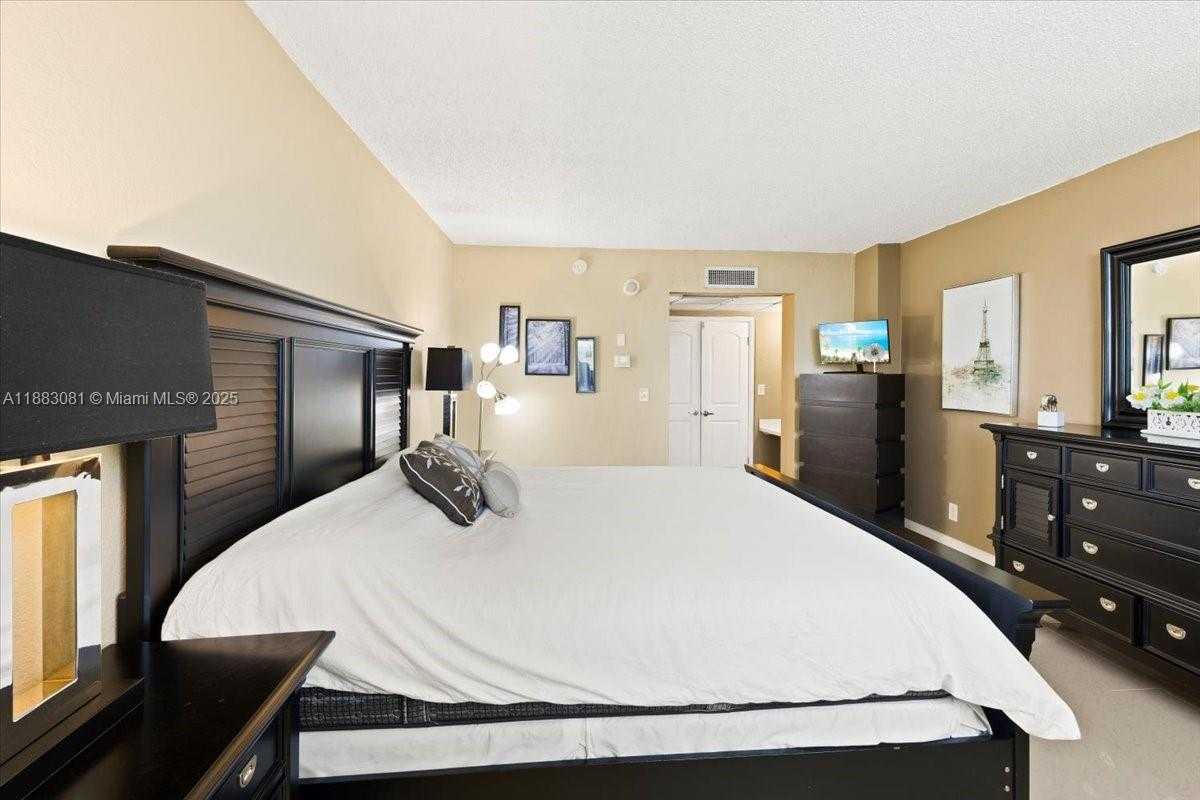 Small Image of 19380 COLLINS AVE #1602, Sunny Isles Beach Number 27