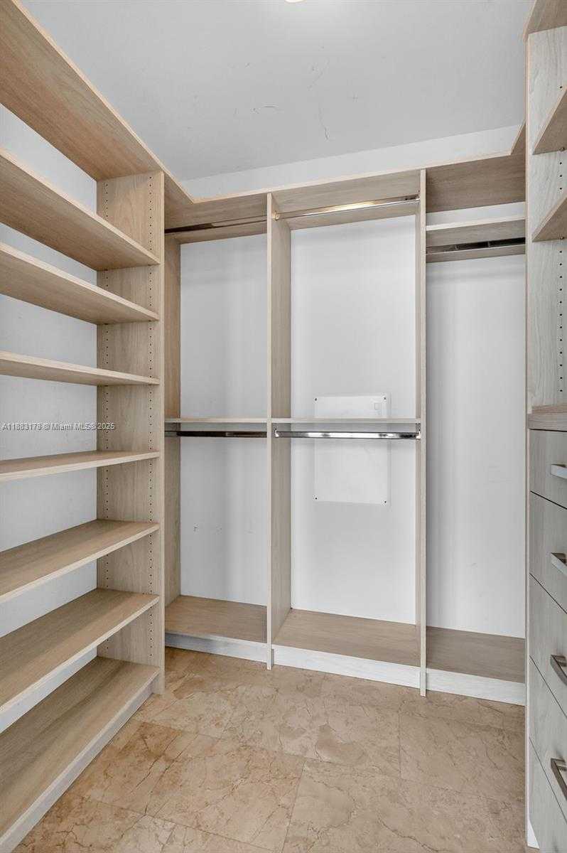Small Image of 88 SOUTH WEST 7TH ST #2402, Miami Number 23