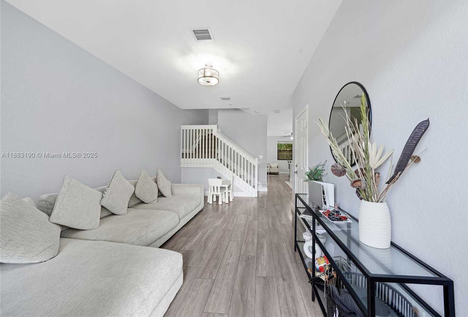 Small Image of 156 SOUTH WEST 185TH WAY, Pembroke Pines Number 4