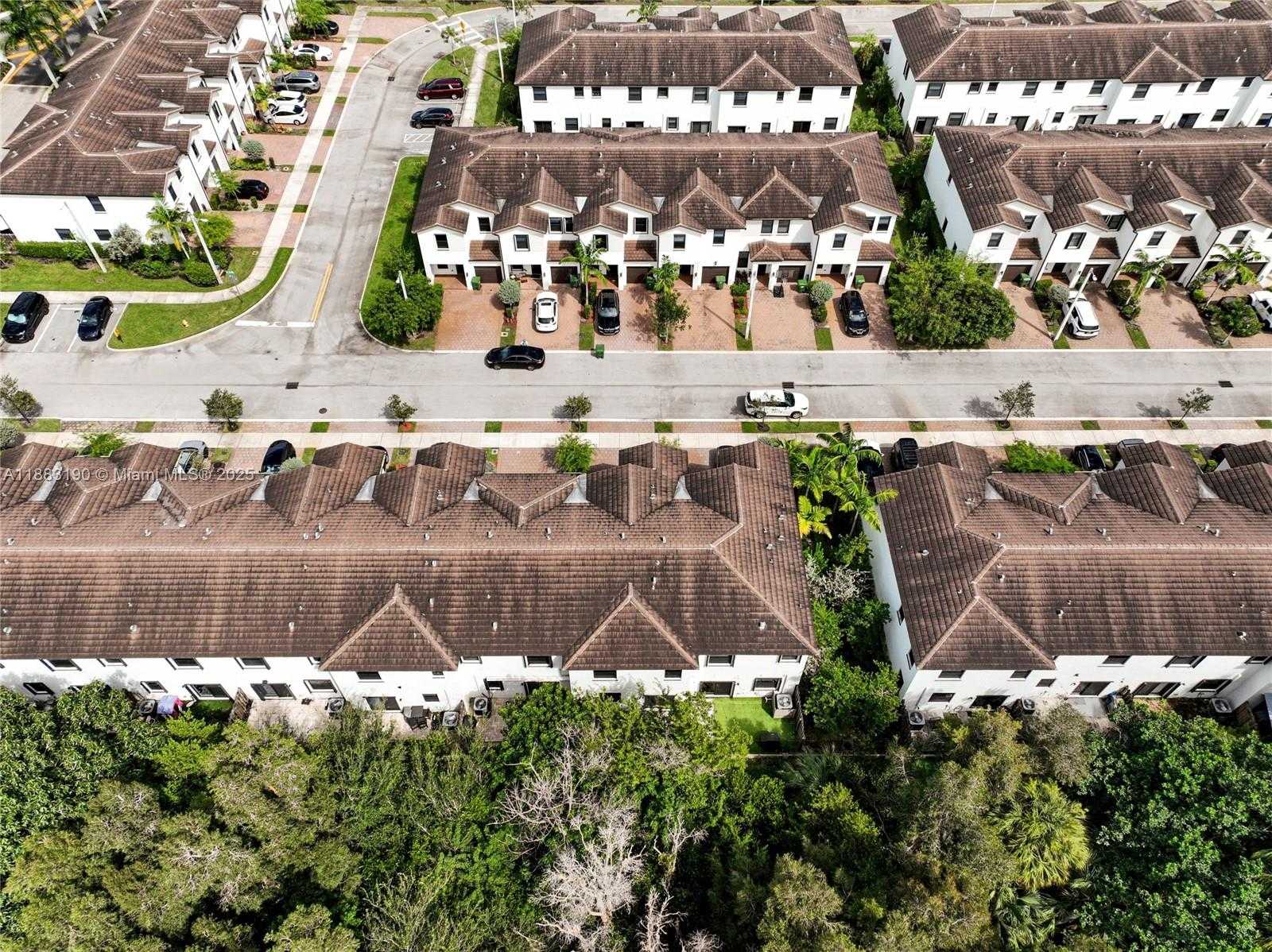Small Image of 156 SOUTH WEST 185TH WAY, Pembroke Pines Number 45