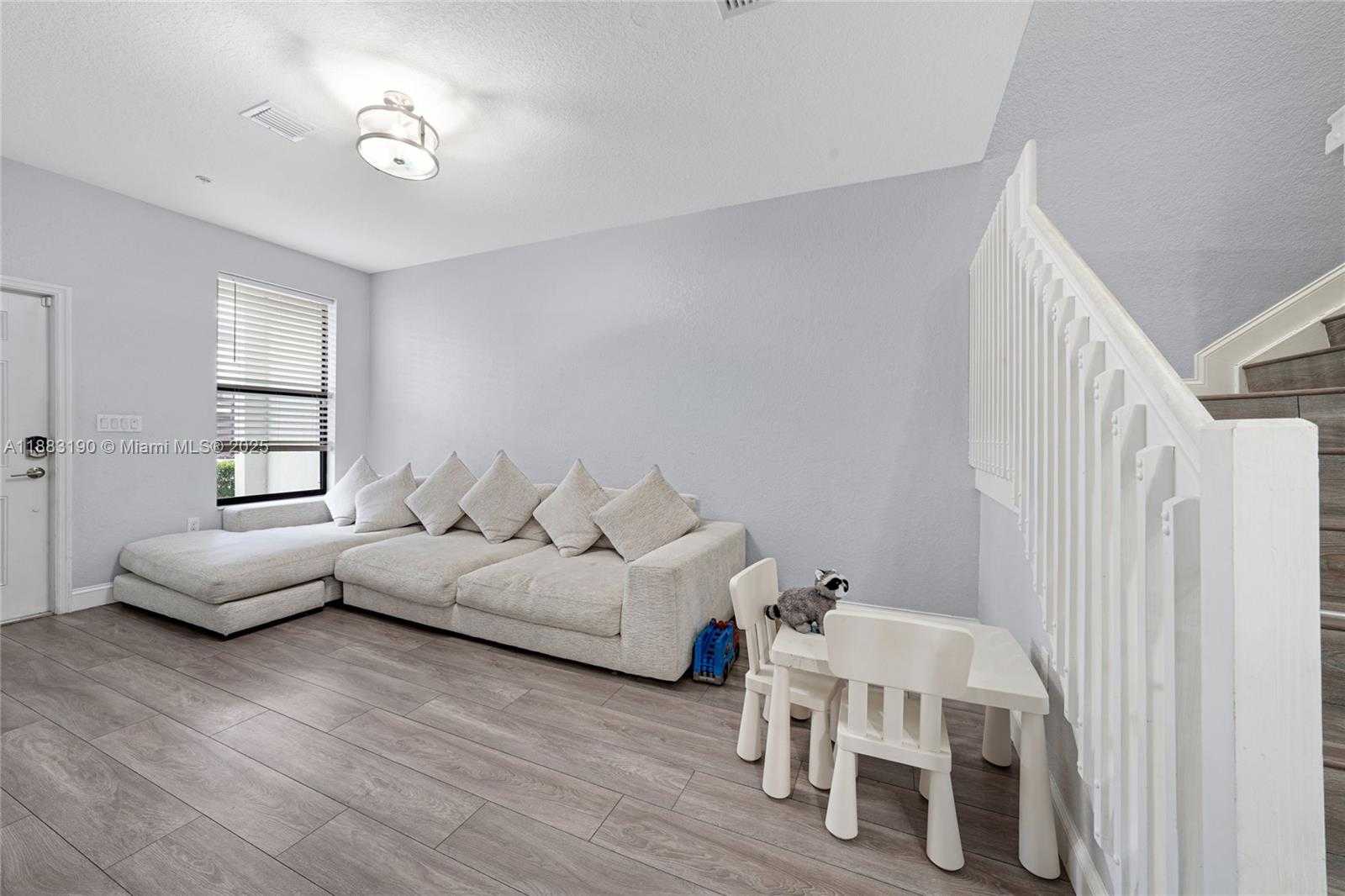 Small Image of 156 SOUTH WEST 185TH WAY, Pembroke Pines Number 7