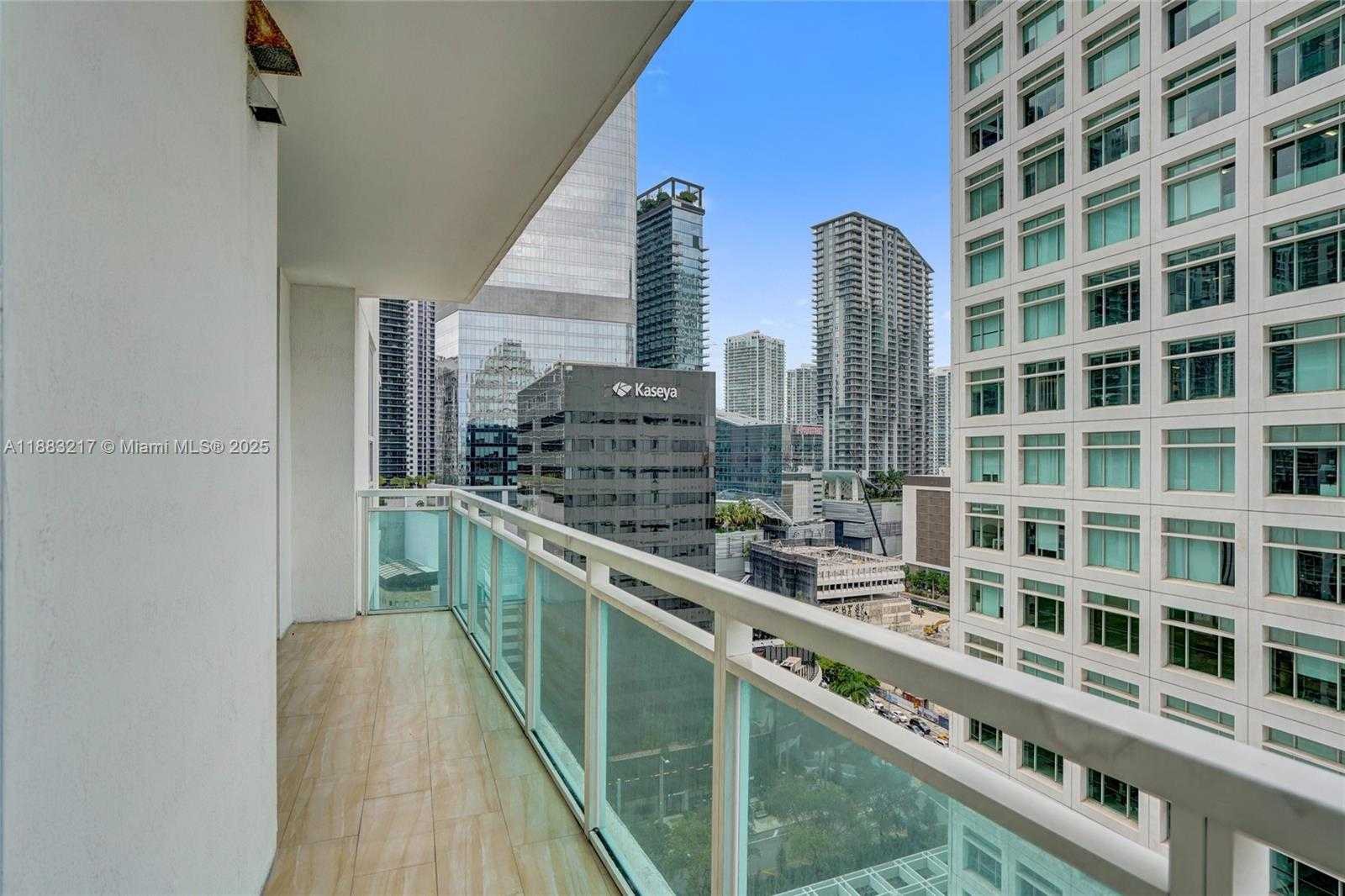 Small Image of 950 BRICKELL BAY DR #1704, Miami Number 17