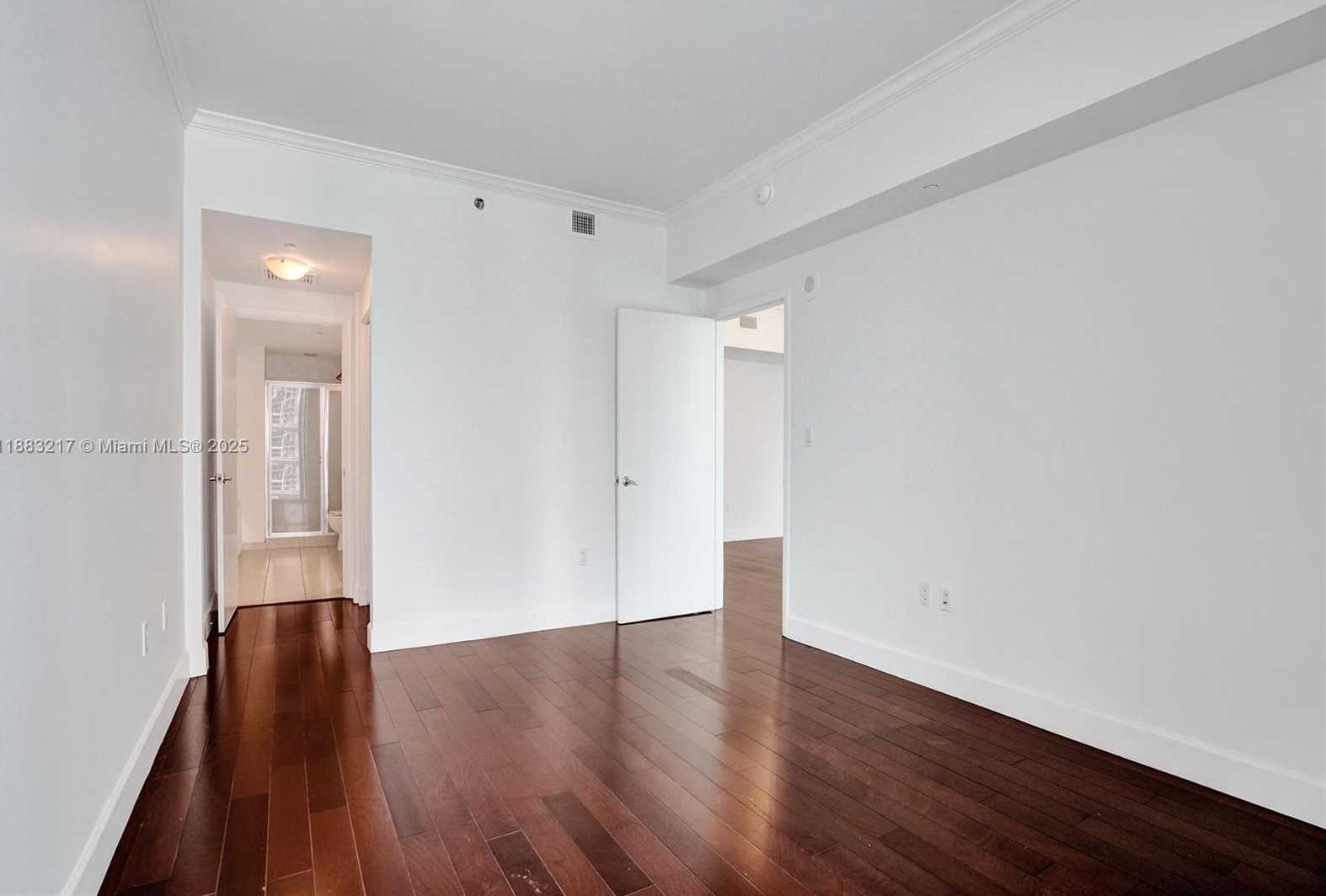 Small Image of 950 BRICKELL BAY DR #1704, Miami Number 21