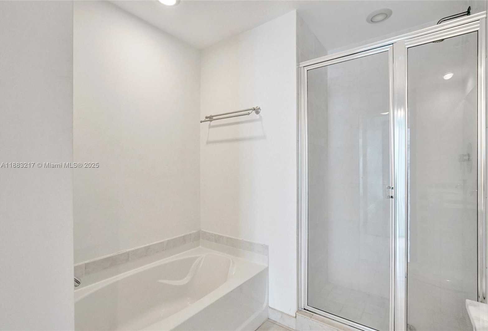 Small Image of 950 BRICKELL BAY DR #1704, Miami Number 24