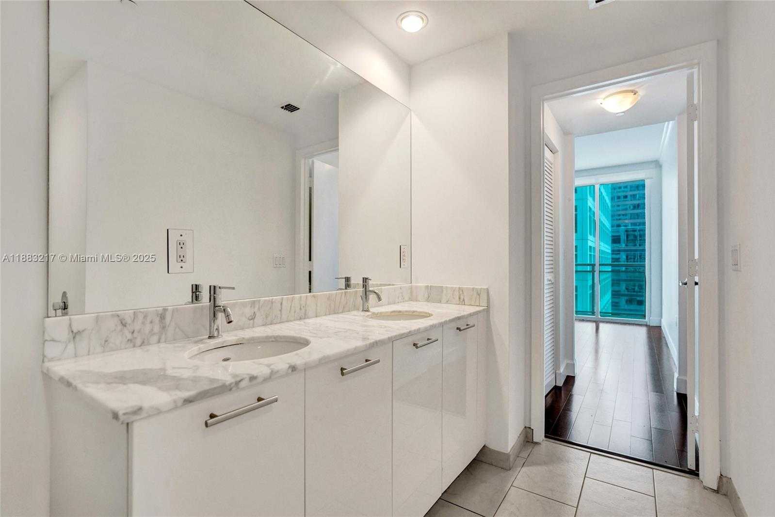 Small Image of 950 BRICKELL BAY DR #1704, Miami Number 25