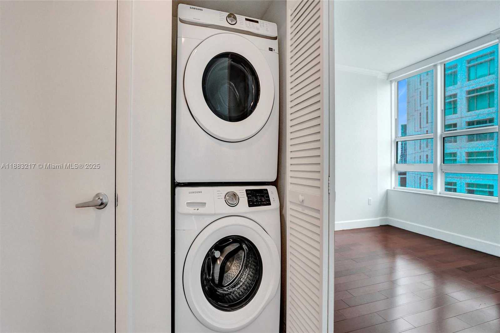 Small Image of 950 BRICKELL BAY DR #1704, Miami Number 26