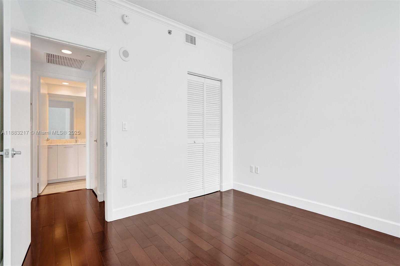 Small Image of 950 BRICKELL BAY DR #1704, Miami Number 30