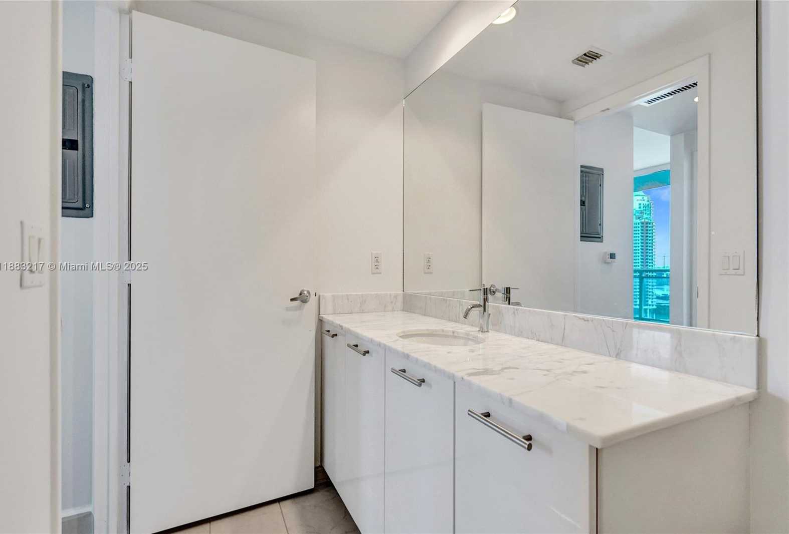 Small Image of 950 BRICKELL BAY DR #1704, Miami Number 33