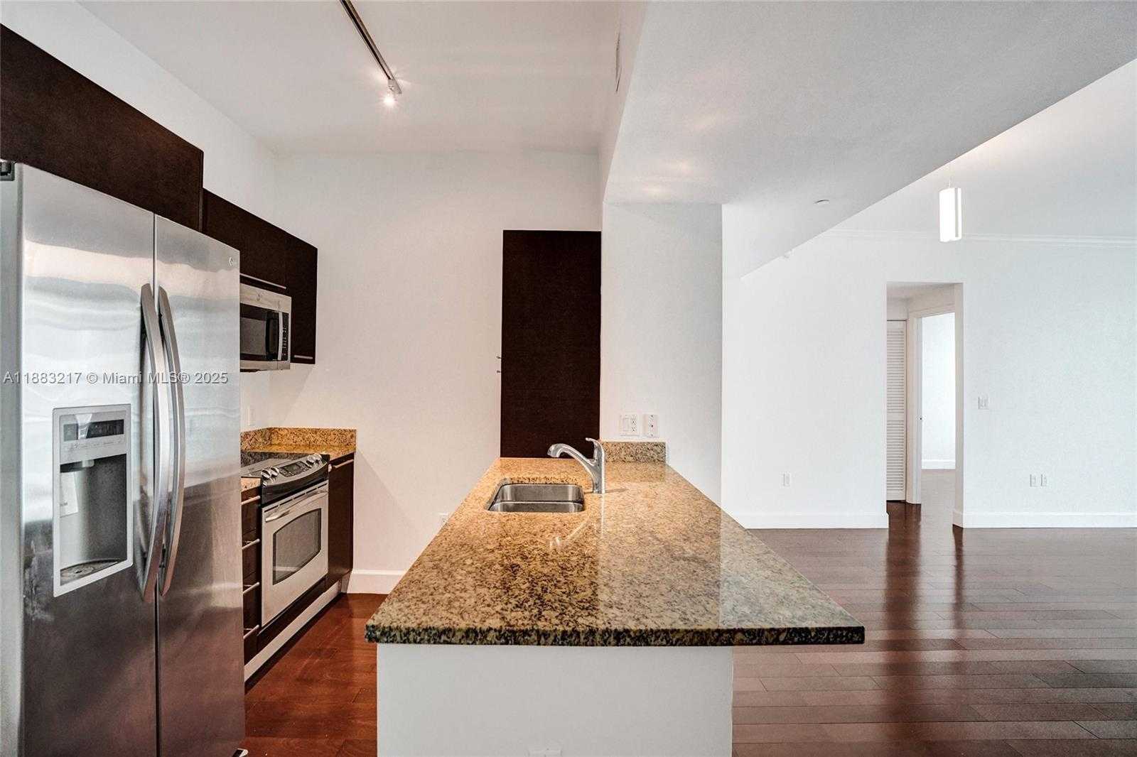 Small Image of 950 BRICKELL BAY DR #1704, Miami Number 6