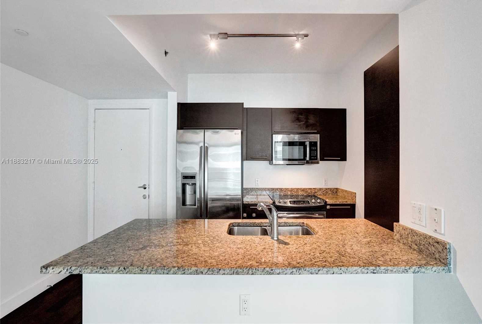 Small Image of 950 BRICKELL BAY DR #1704, Miami Number 8