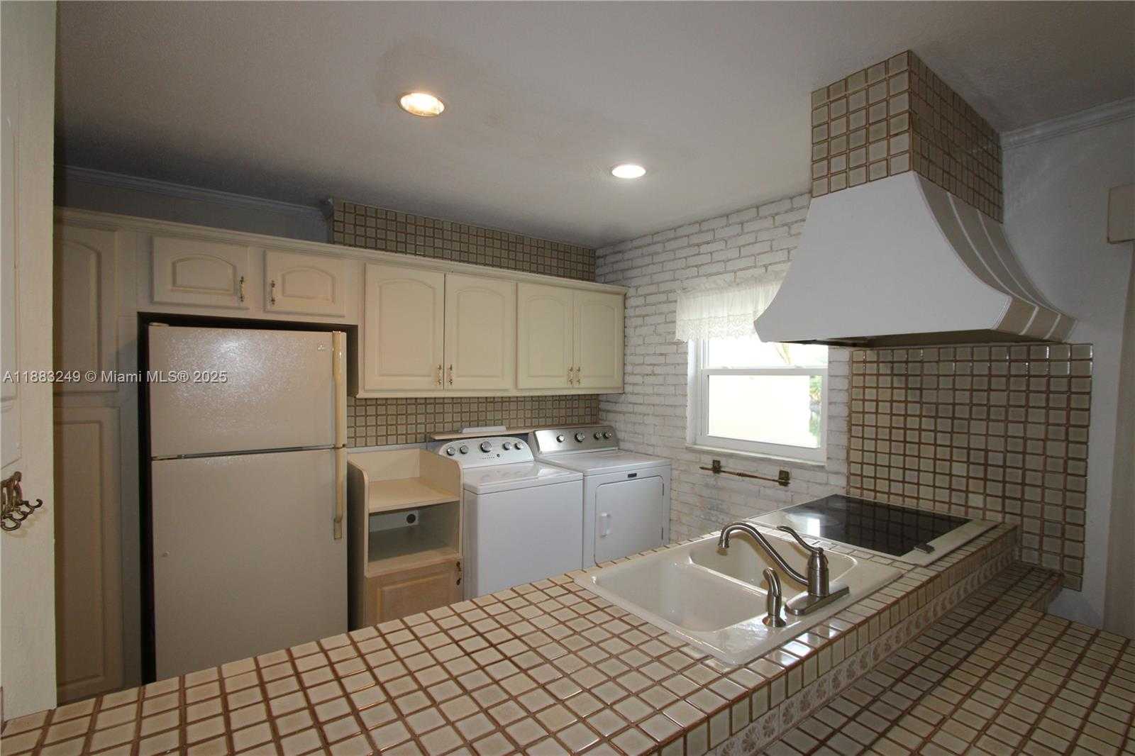 Small Image of 15512 SHARPECROFT DR, Miami Lakes Number 11