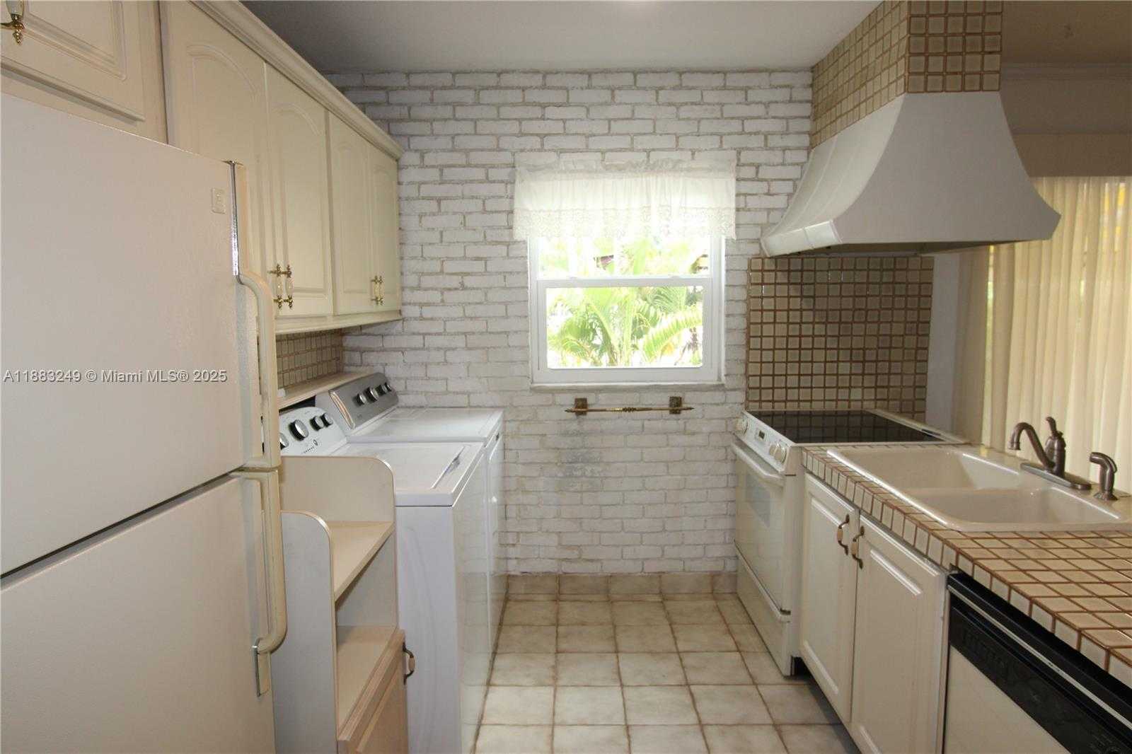 Small Image of 15512 SHARPECROFT DR, Miami Lakes Number 12