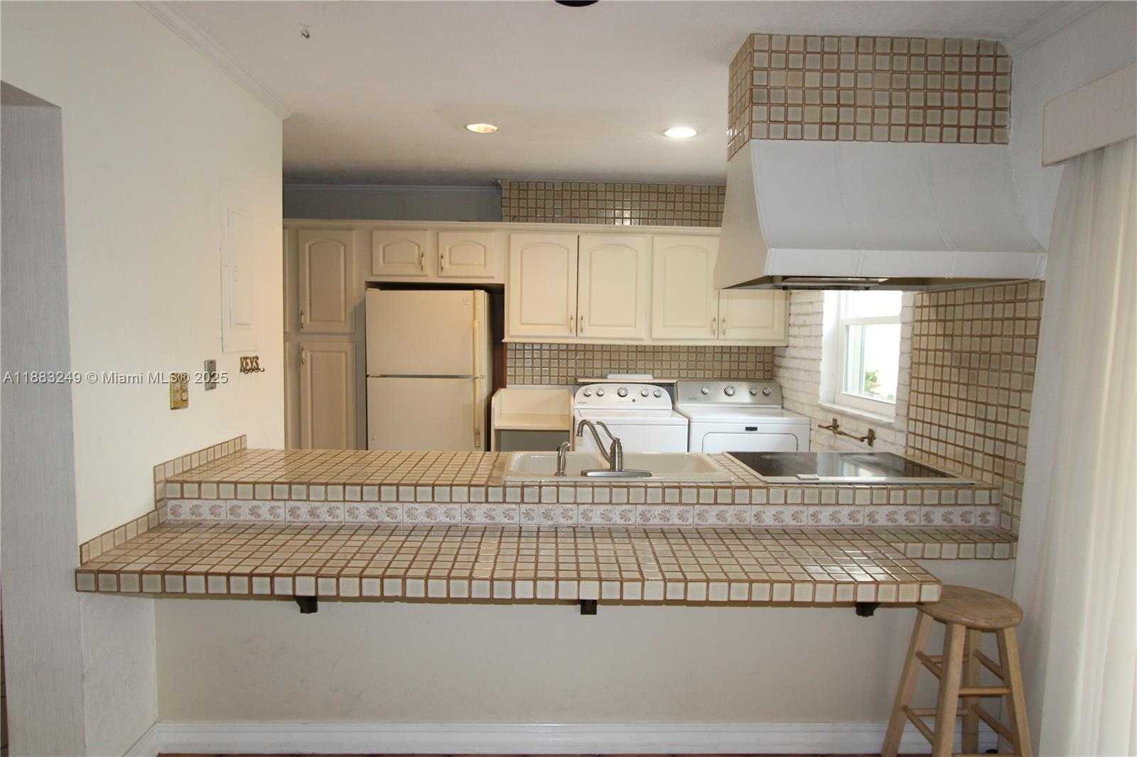 Small Image of 15512 SHARPECROFT DR, Miami Lakes Number 13