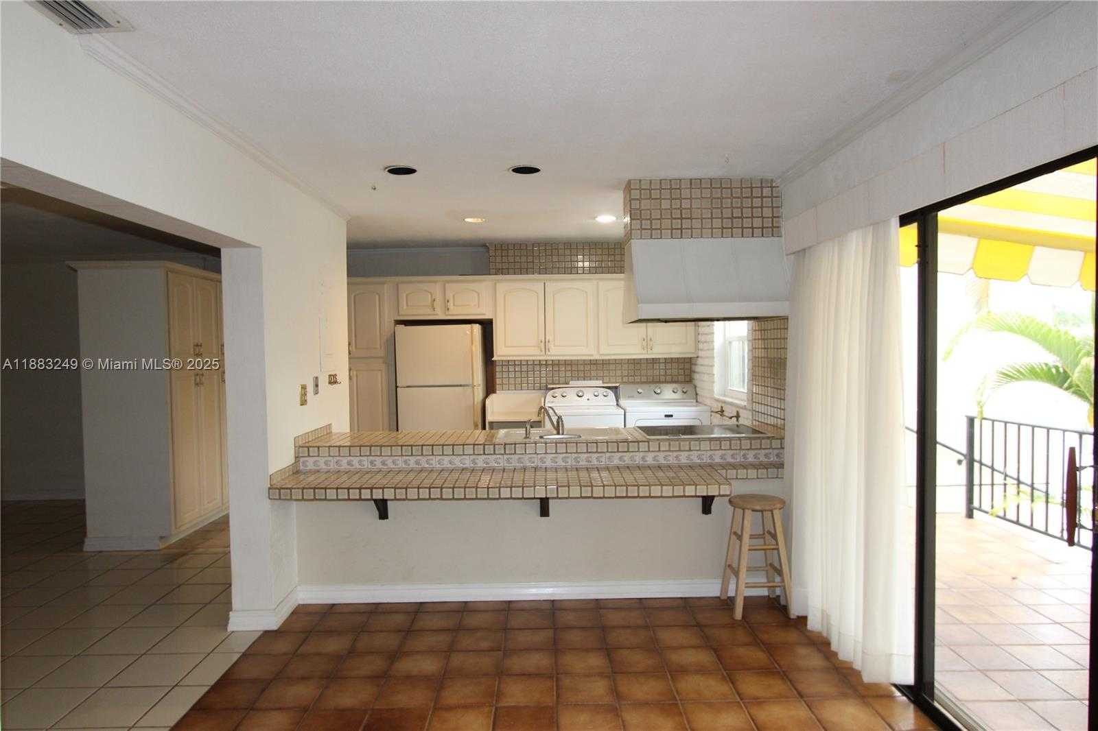 Small Image of 15512 SHARPECROFT DR, Miami Lakes Number 14