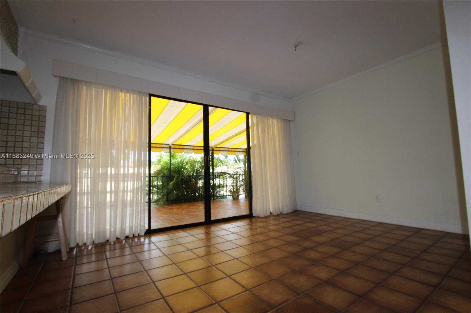 Small Image of 15512 SHARPECROFT DR, Miami Lakes Number 15