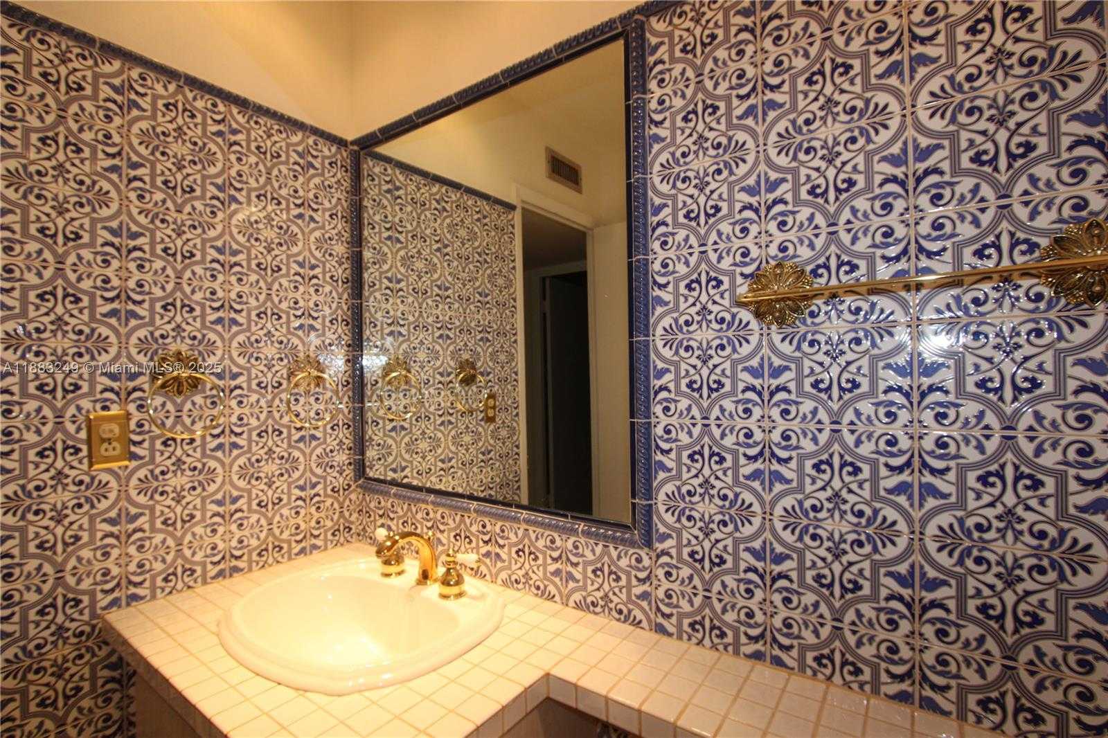 Small Image of 15512 SHARPECROFT DR, Miami Lakes Number 17