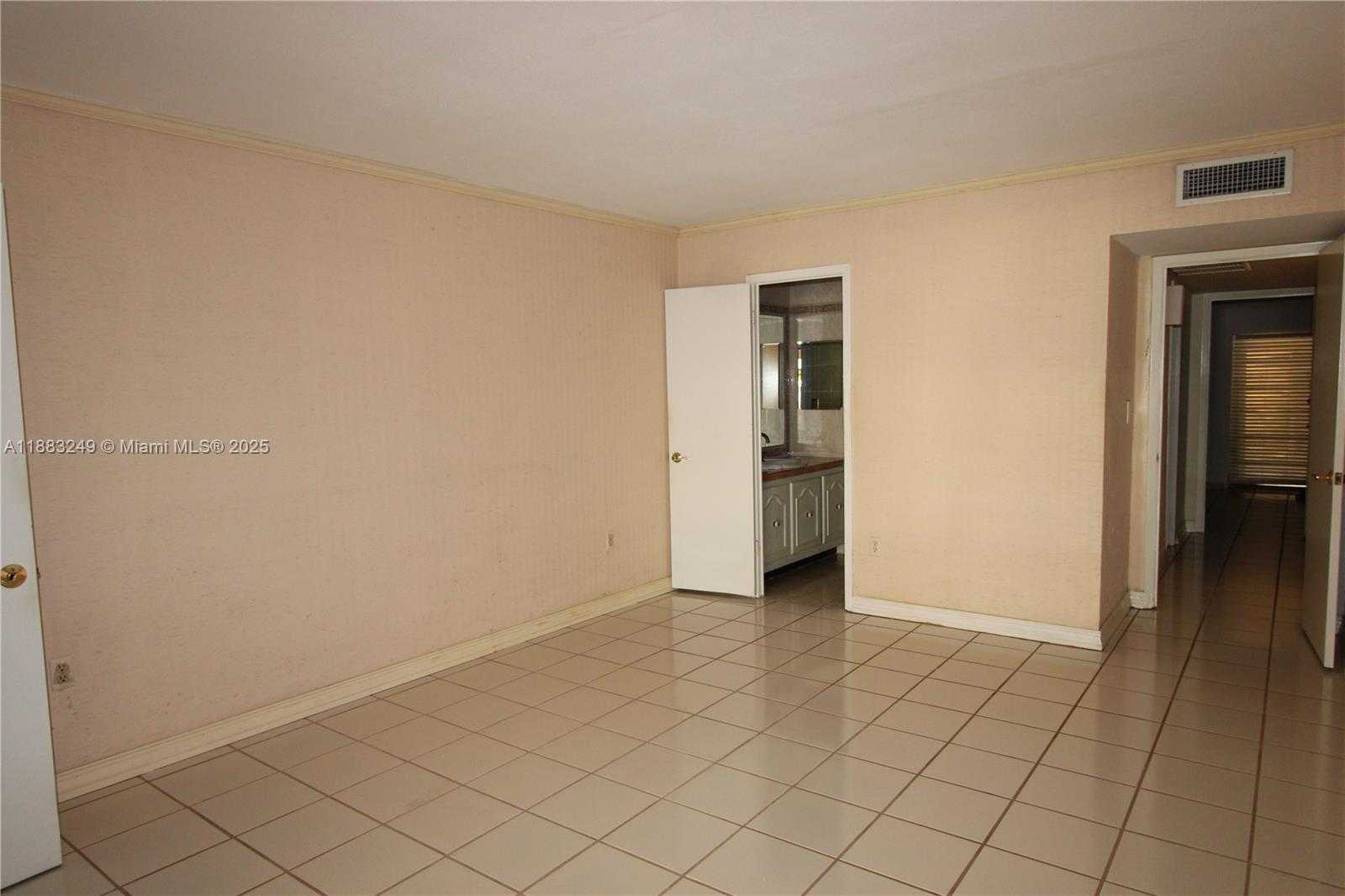 Small Image of 15512 SHARPECROFT DR, Miami Lakes Number 21