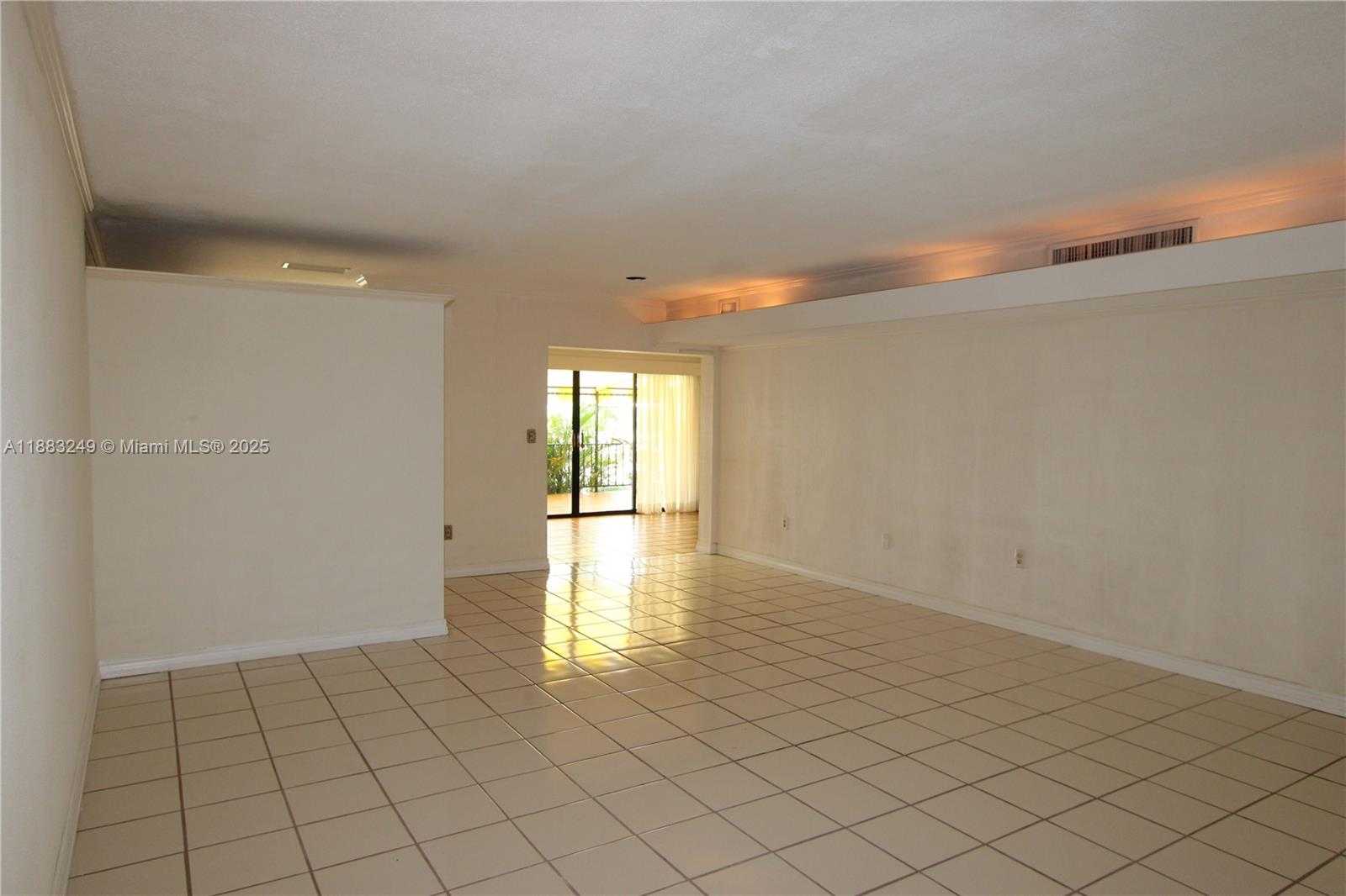 Small Image of 15512 SHARPECROFT DR, Miami Lakes Number 24