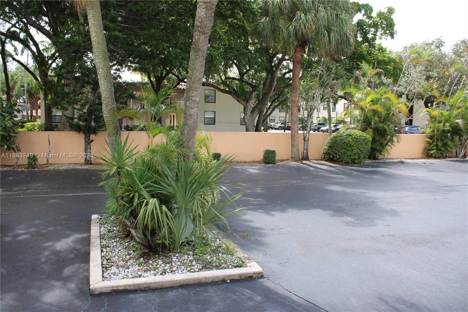 Small Image of 15512 SHARPECROFT DR, Miami Lakes Number 25