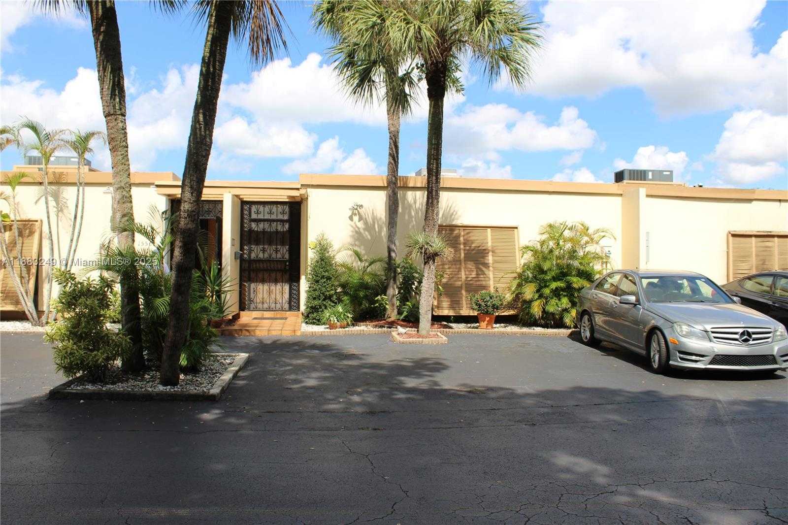 Small Image of 15512 SHARPECROFT DR, Miami Lakes Number 3