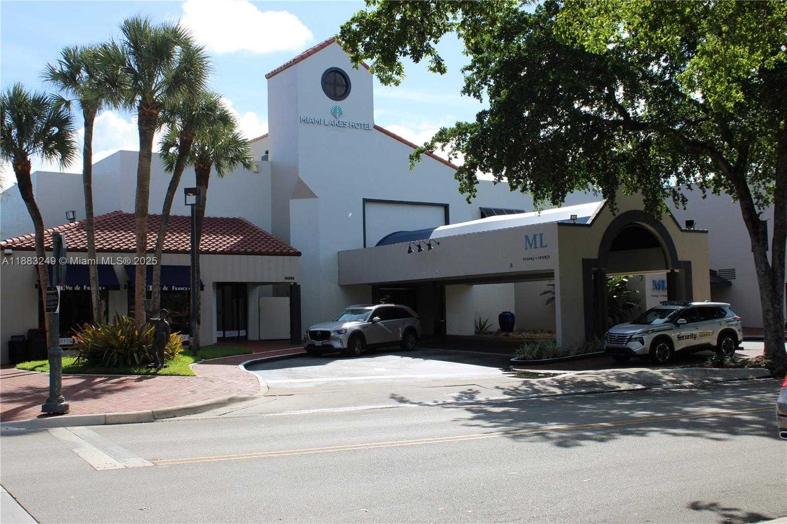 Small Image of 15512 SHARPECROFT DR, Miami Lakes Number 32