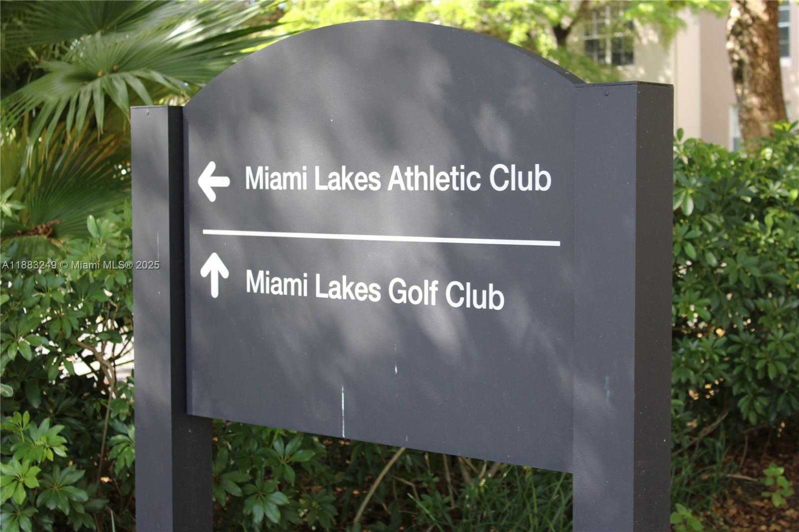 Small Image of 15512 SHARPECROFT DR, Miami Lakes Number 33