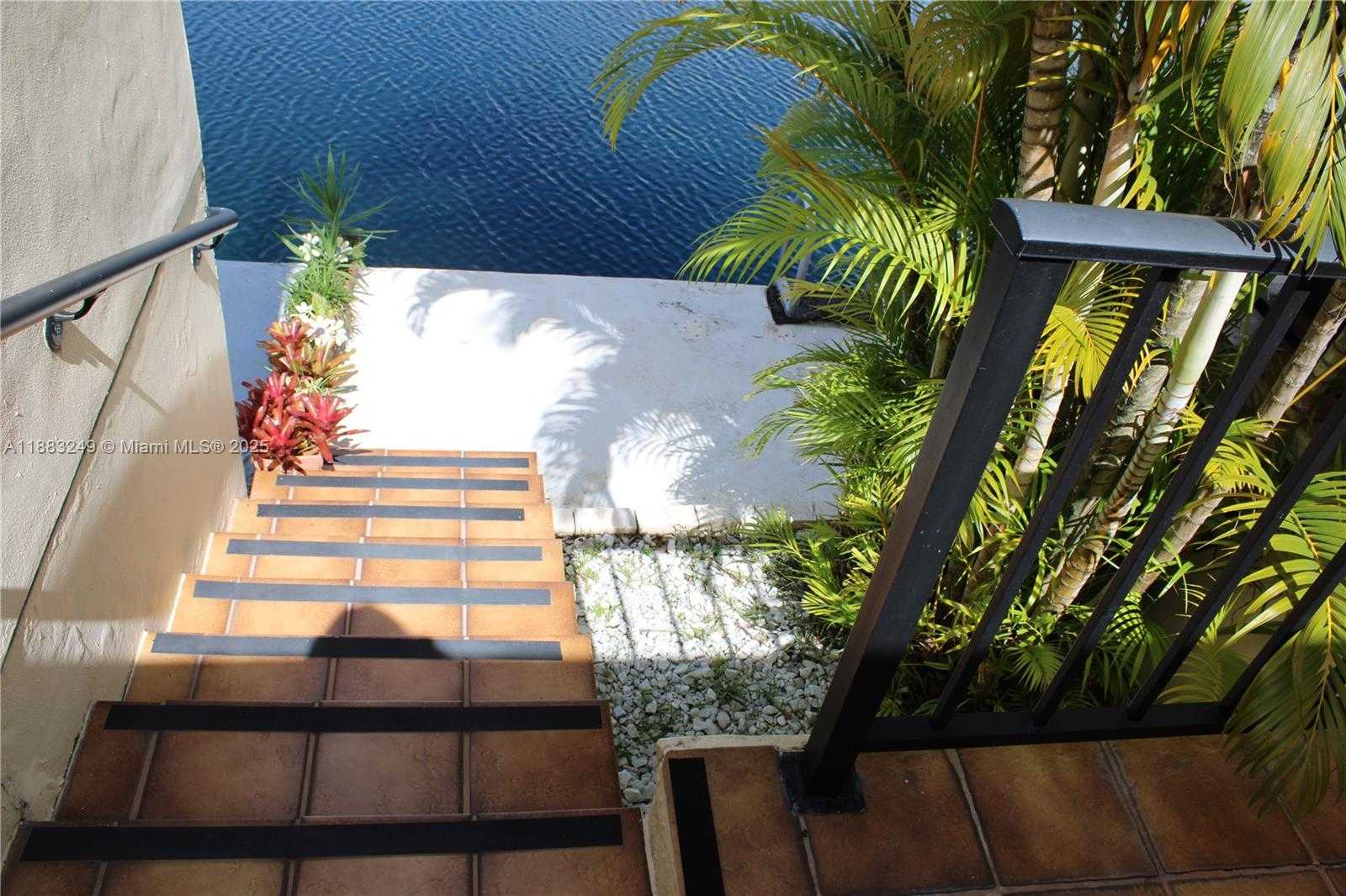 Small Image of 15512 SHARPECROFT DR, Miami Lakes Number 5