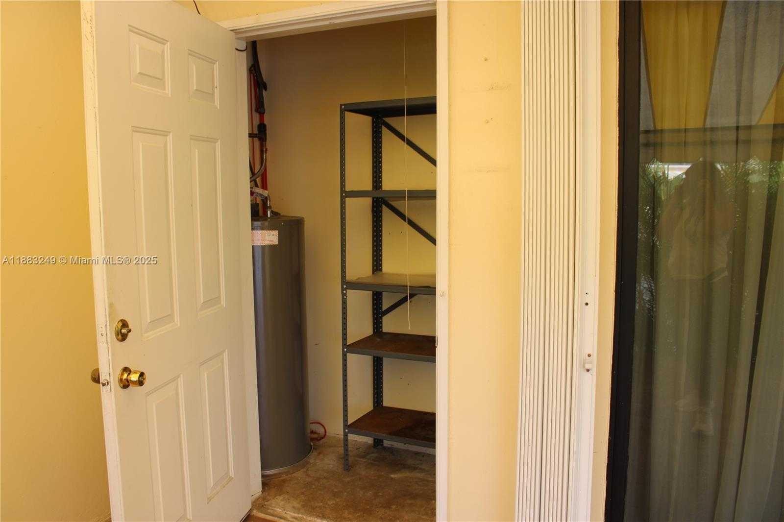 Small Image of 15512 SHARPECROFT DR, Miami Lakes Number 8