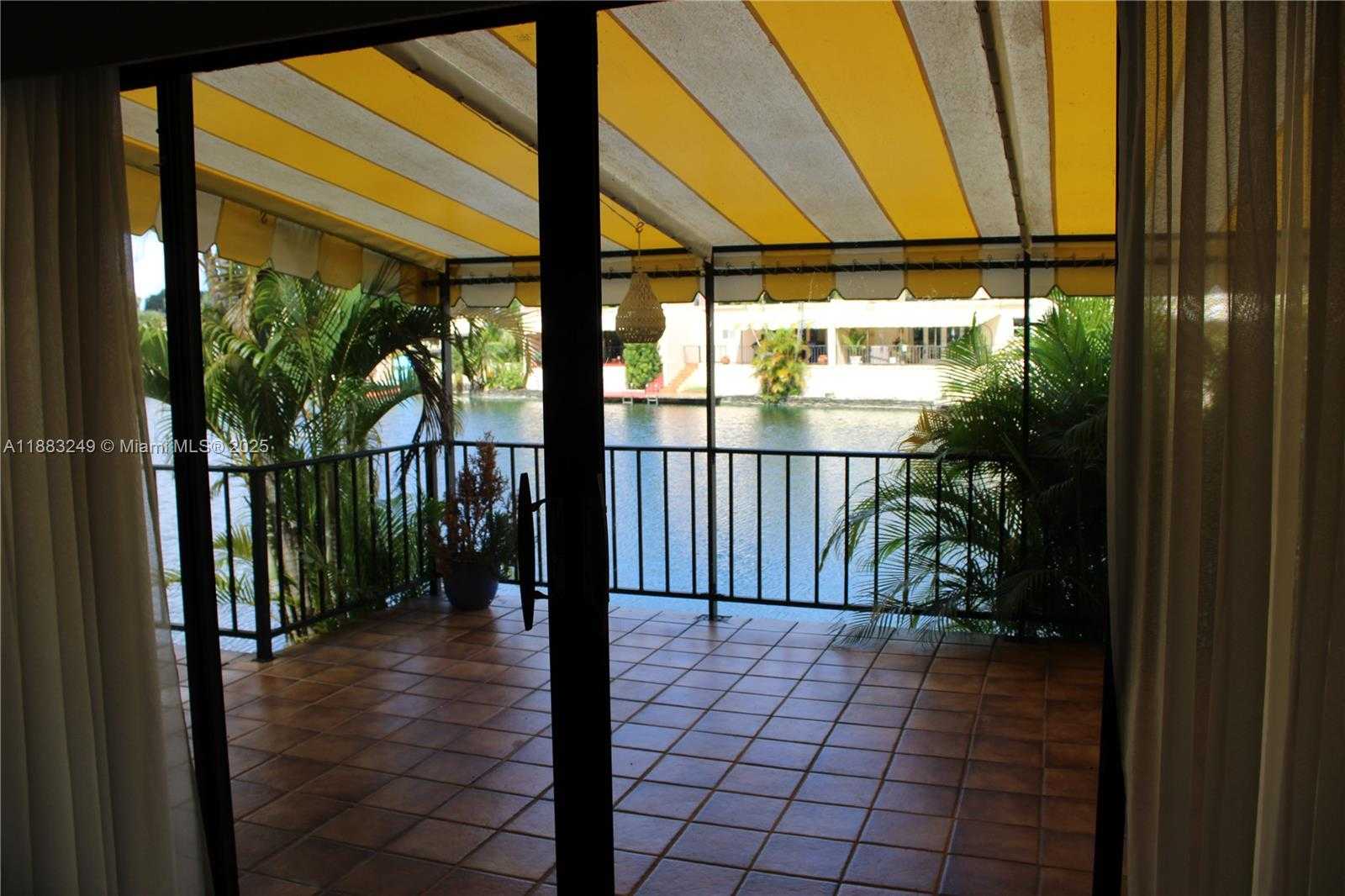 Small Image of 15512 SHARPECROFT DR, Miami Lakes Number 9