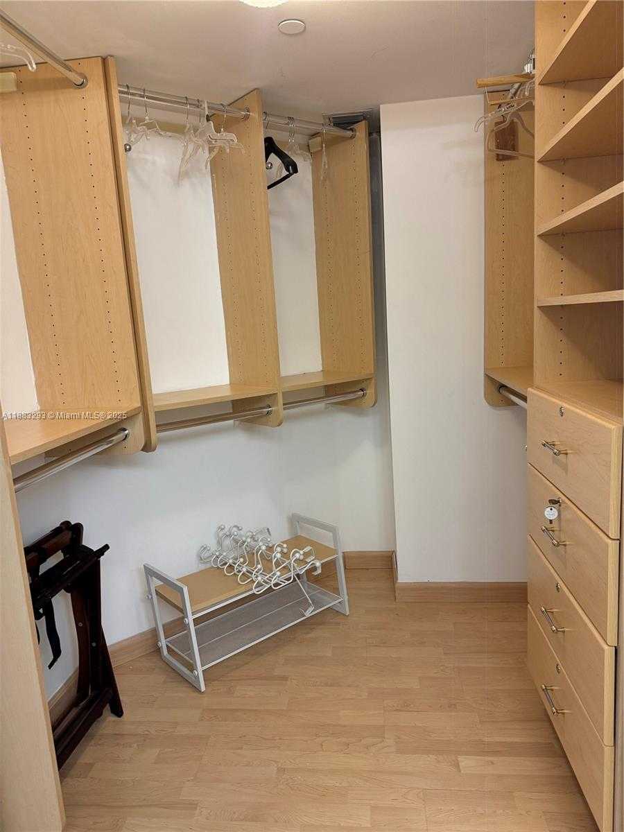 Small Image of Aventura Number 15